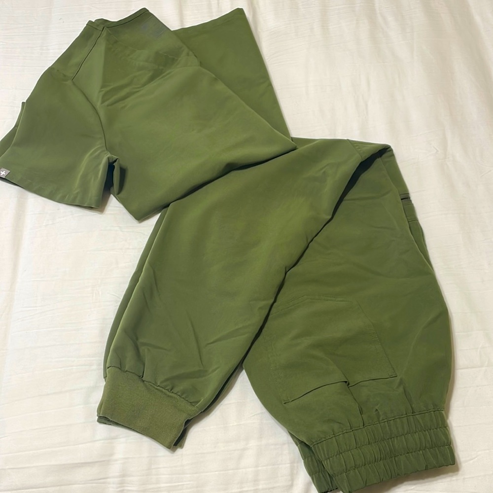 Figs Olive Scrub Set